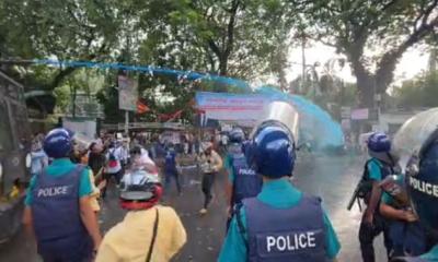 জলকামান-সাউন্ড গ্রেনেড ছুড়ে এমপিওভুক্ত শিক্ষকদের ছত্রভঙ্গ