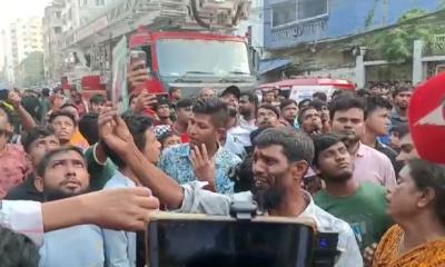 মিরপুরে অগ্নিকাণ্ডে এখনো নিখোঁজ অনেকে, স্বজনদের আহাজারি