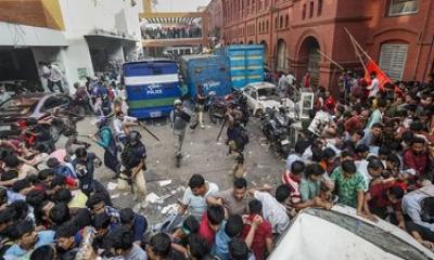 চিন্ময় কারাগারে, আদালতে সাউন্ড গ্রেনেড, নিহত ১