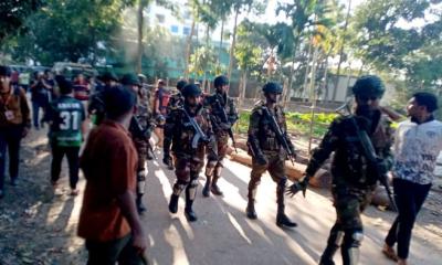 ১৪৪ ধারা জারির পর চট্টগ্রাম বিশ্ববিদ্যালয় এলাকায় সেনা মোতায়েন