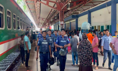 কুষ্টিয়ায় ট্রেনের স্টাফের বিরুদ্ধে বাবা-ছেলেকে ছুরিকাঘাতের অভিযোগ