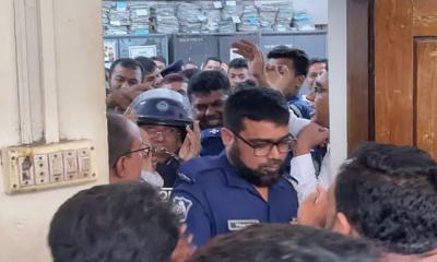 আদালতে সাবেক আইনমন্ত্রী আনিসুল হককে বেধড়ক কিলঘুষি, পুলিশের অস্বীকার