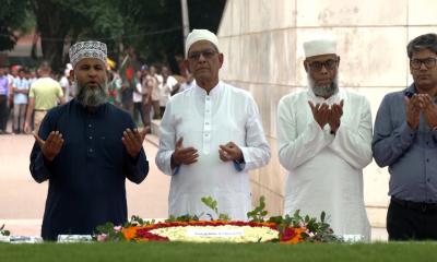 জিয়াউর রহমান ও খালেদা জিয়ার কবর জিয়ারত করলেন নবনির্বাচিত রাষ্ট্রপতি