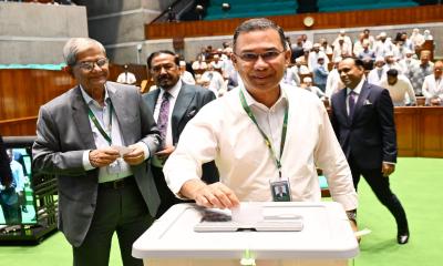 রাষ্ট্রপতি নির্বাচনে মির্জা ফখরুলকে সঙ্গে নিয়ে ভোট দিলেন প্রধানমন্ত্রী