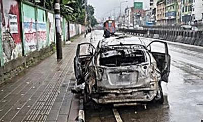 মহাখালীতে সড়ক বিভাজকে ধাক্কা দিয়ে প্রাইভেটকারে আগুন, নিহত ২