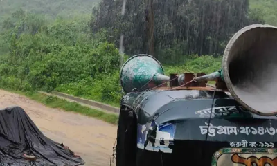 টানা বৃষ্টিতে চট্টগ্রামে পাহাড়ধসের শঙ্কা, নিরাপদ আশ্রয়ে যেতে মাইকিং