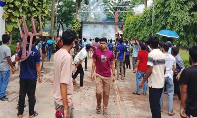 ডুয়েটে নতুন উপাচার্যের নিয়োগকে কেন্দ্র করে শিক্ষার্থীদের দুপক্ষের সংঘর্ষ