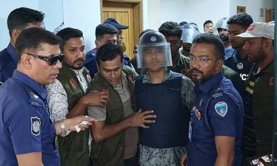 চাঁদাবাজি মামলায় পাঁচ দিনের রিমান্ডে ডেভিড ইমন