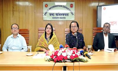 ভর্তুকি দিয়ে জ্বালানির চাপ সামাল দিতে কাজ করছে সরকার: তথ্য উপদেষ্টা জাহেদ উর রহমান