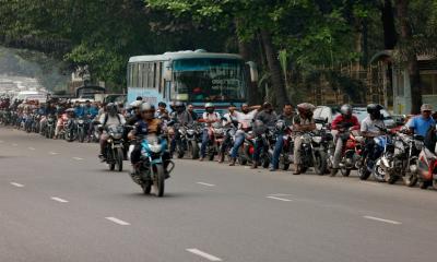 জ্বালানি তেল নিতে আজ থেকে গুনতে হচ্ছে বাড়তি টাকা, কোনটায় দাম কত বাড়ল