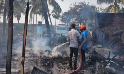 কুয়াকাটায় ভয়াবহ অগ্নিকাণ্ডে ৮ ব্যবসা প্রতিষ্ঠান পুড়ে ছাই