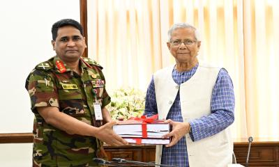 মাইলস্টোন দুর্ঘটনার তদন্ত প্রতিবেদন প্রধান উপদেষ্টার কাছে  হস্তান্তর