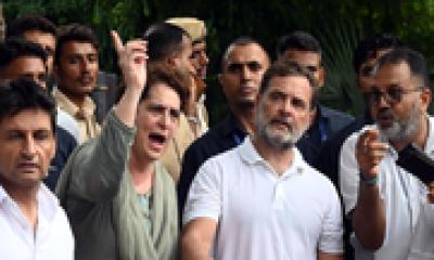আটকের ২ ঘণ্টা পর মুক্ত রাহুল-প্রিয়াঙ্কা, আন্দোলন চালিয়ে যাওয়ার ঘোষণা ককরোচ পার্টির