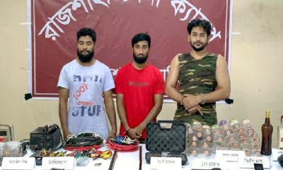 অস্ত্র ও বোমা তৈরির সরঞ্জাম উদ্ধার, পুকুরে তল্লাশি