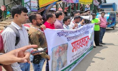 সাংবাদিক তুহিন হত্যার বিচার চেয়ে সাভারে স্থানীয় গণমাধ্যম কর্মীদের মানববন্ধন