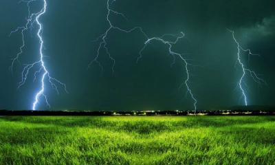 বজ্রপাতে একদিনে প্রাণ গেল ১২ জনের