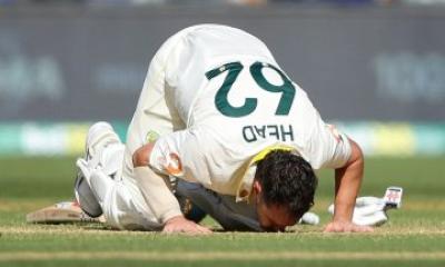 ট্রাভিস হেডের দুর্দান্ত সেঞ্চুরিতে অ্যাডিলেড টেস্টে অজিদের দাপট