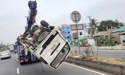 বগুড়ায় মাইক্রোবাসের সিলিন্ডার বিস্ফোরণে চালকসহ নিহত ৩