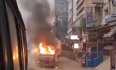 ঢাকায় সকালে দুই বাসে আগুন
