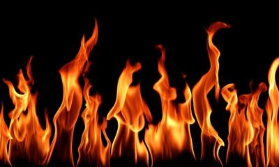 রাজধানীর চকবাজারে আবাসিক ভবনে আগুন