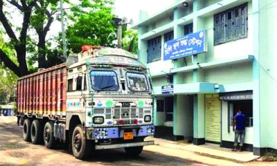 টানা ১১ দিন বন্ধের পর কর্মমুখর হিলি বন্দর