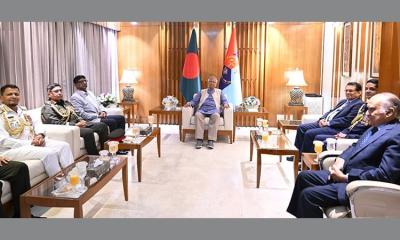 প্রধান উপদেষ্টার সঙ্গে তিন বাহিনীর প্রধানদের সাক্ষাৎ