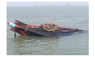 ভোলার মেঘনায় কুয়াশায় ঝুঁকি নিয়ে চলছে নৌযান, ডুবে যাওয়া লবণবাহী ট্রলার উদ্ধার হয়নি এখনো