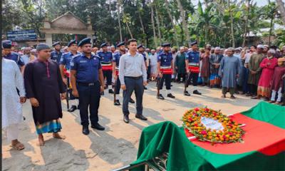 লালমনিরহাটে বীর মুক্তিযোদ্ধার লাশ রাষ্ট্রীয় মর্যাদায় দাফন
