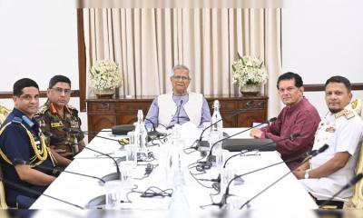 প্রধান উপদেষ্টার সঙ্গে তিন বাহিনীর প্রধানগণের সাক্ষাৎ, নির্বাচনী প্রস্তুতি নিয়ে আলোচনা