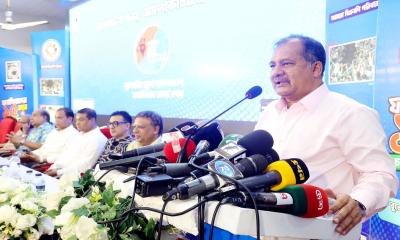 চক্রান্ত না করে দেশ গড়ার কাজে আত্মনিয়োগ করুন : তথ্যমন্ত্রী