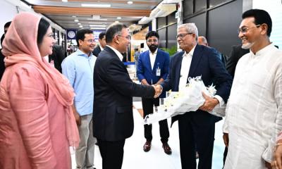 চীনে রাষ্ট্রীয় সফর শেষে ঢাকায় পৌঁছেছেন প্রধানমন্ত্রী