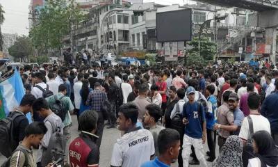 শিক্ষামন্ত্রীর পদত্যাগ দাবিতে সচিবালয়ের পথে শিক্ষার্থীরা, উত্তরায়ও মহাসড়ক অবরোধ