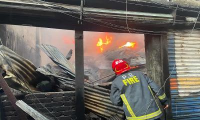 পুরান ঢাকার ইসলামবাগে প্লাস্টিক কারখানার আগুন নিয়ন্ত্রণে