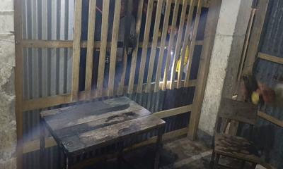 পটুয়াখালীর দুমকিতে এক‌টি ভোটকেন্দ্রে অগ্নিসংযোগ