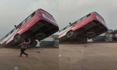 ফেরিঘাটে নিয়ন্ত্রণ হারিয়ে বাস নদীতে, নিখোঁজ অন্তত ৩৫