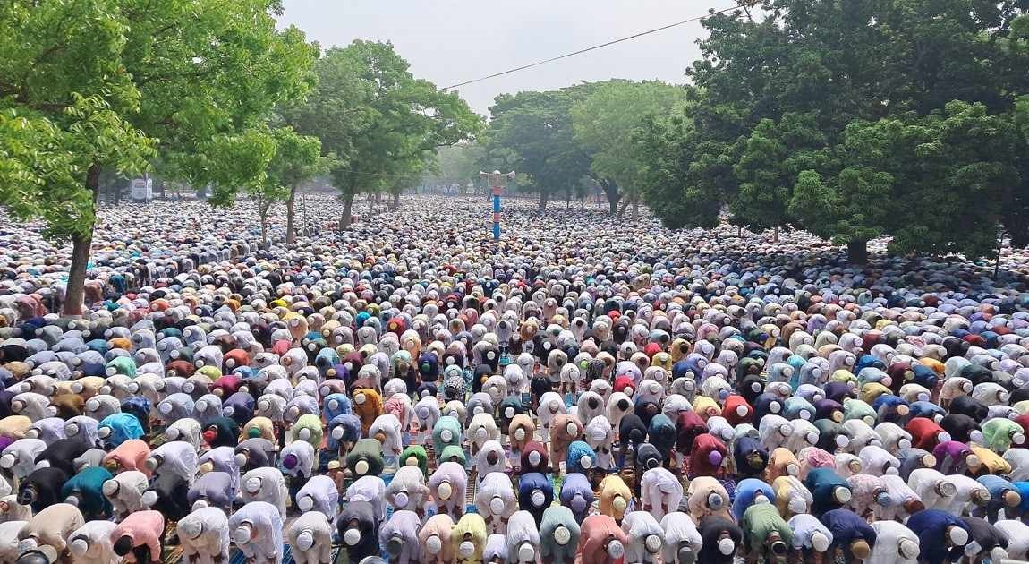 শোলাকিয়ায় লাখো মুসল্লির ঢল