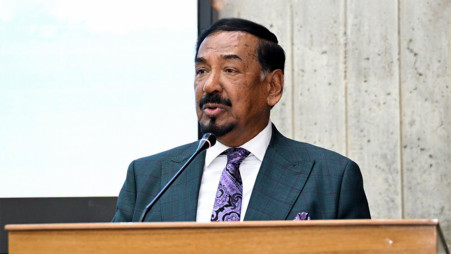 রাষ্ট্রপতির পদত্যাগ ইস্যু: সফর সংক্ষিপ্ত করে দেশে ফিরলেন স্পিকার