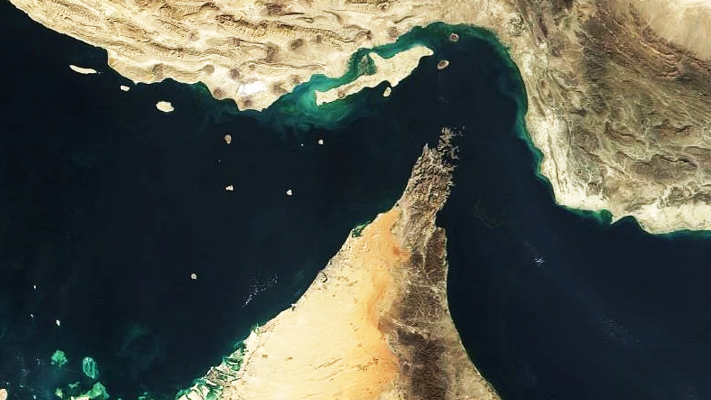 হরমুজ প্রণালি বন্ধ করে দিলো ইরান