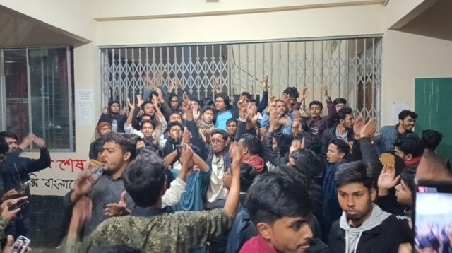 শাকসু নির্বাচন স্থগিতের প্রতিবাদে মধ্যরাতে বিক্ষোভে উত্তাল শাবিপ্রবি