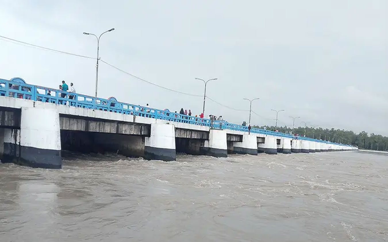 উজানের ঢলে বাড়ছে তিস্তার পানি, নিম্নাঞ্চলে বন্যার শঙ্কা