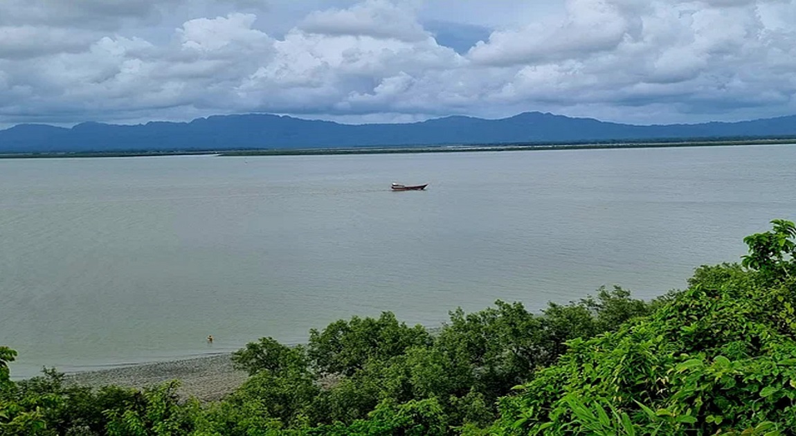 টেকনাফ সীমান্তে গুলির শব্দ, রোহিঙ্গাদের অনুপ্রবেশের চেষ্টা