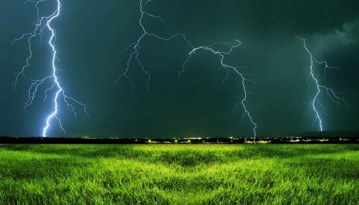 বজ্রপাতে একদিনে প্রাণ গেল ১২ জনের