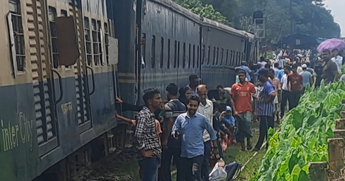 ট্রেনের ৪ বগি লাইনচ্যুত, ঢাকা-ময়মনসিংহ রেল যোগাযোগ বন্ধ
