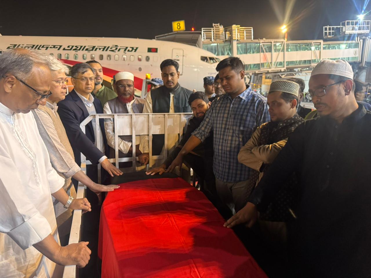 ঢাকায় পৌঁছেছে ওসমান হাদির মরদেহ