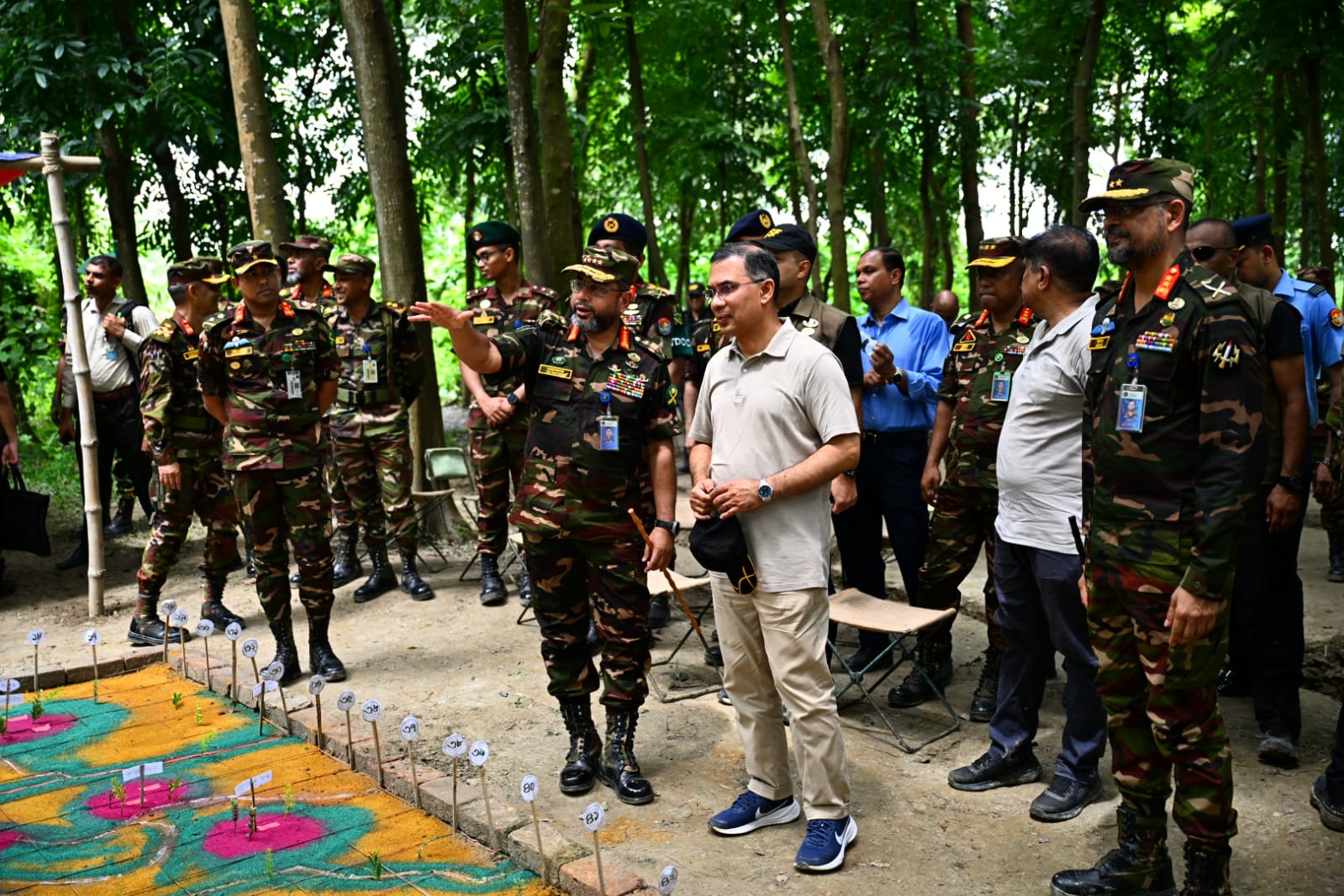 সেনাবাহিনীর মহড়া আকস্মিক পরিদর্শনে প্রধানমন্ত্রী