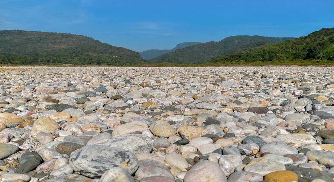 পাথর লুটের ঘটনায় ৫ জন গ্রেপ্তার