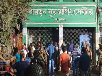 খুলনা নিউমার্কেট শপিং কমপ্লেক্সে আগুন, পুড়েছে পাঁচটি দোকান