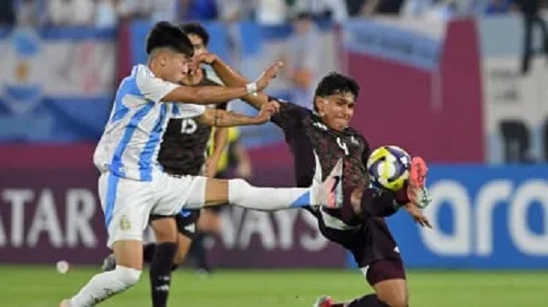 মেক্সিকোর কাছে হেরে বিশ্বকাপ থেকে বিদায় আর্জেন্টিনার