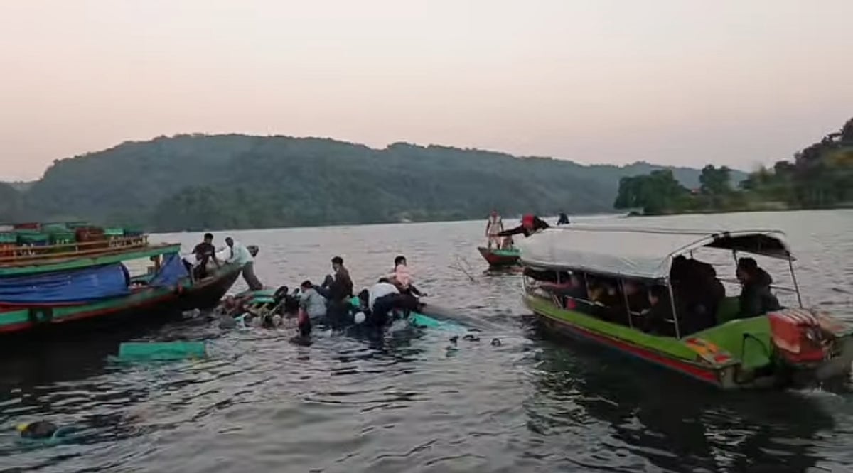 কাপ্তাই হ্রদে পর্যটকবাহী নৌকাডুবি