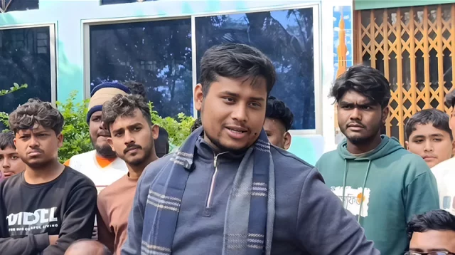 চুরি-দুর্নীতির চেয়ে ভোট ভিক্ষা করা বেশি সম্মানের: হাসনাত আবদুল্লাহ